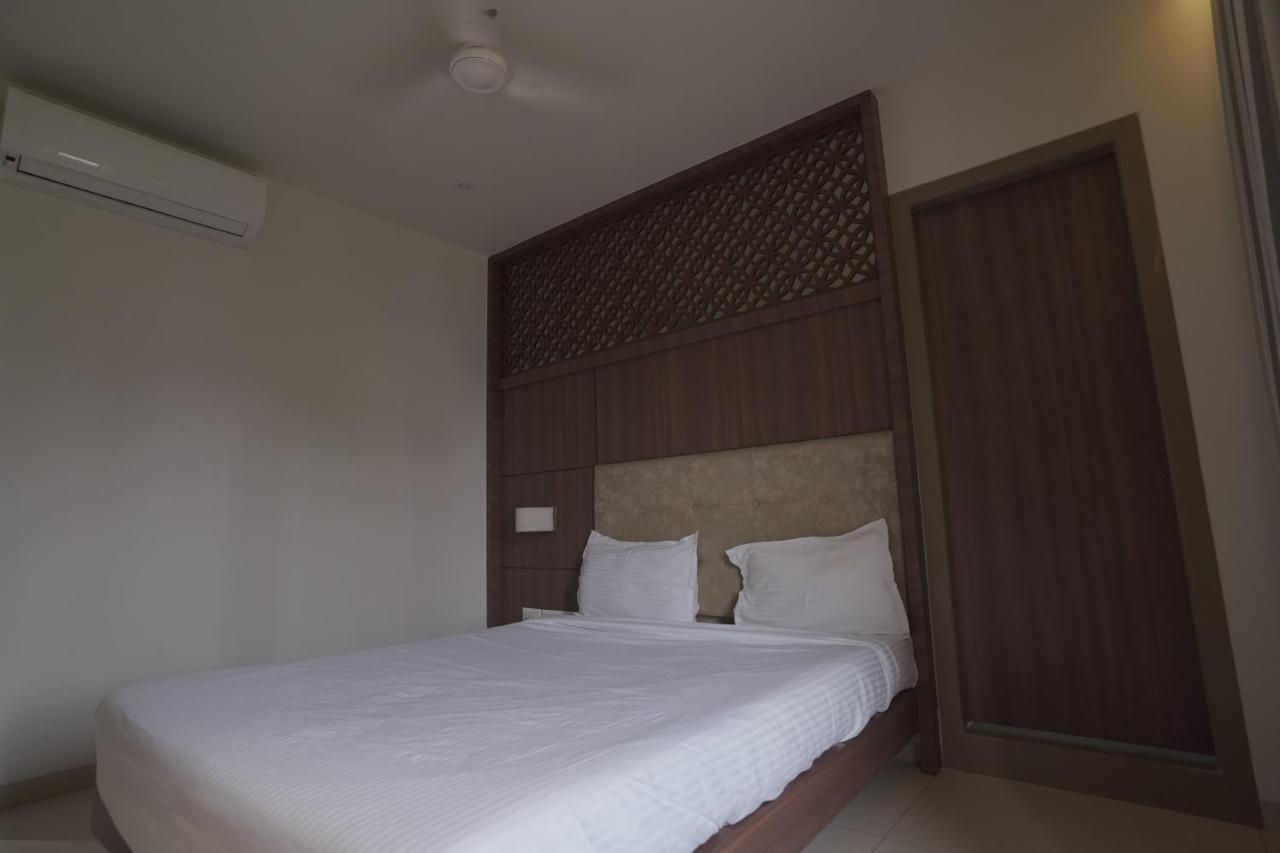 Hotel Mathoshree Thane Exteriör bild